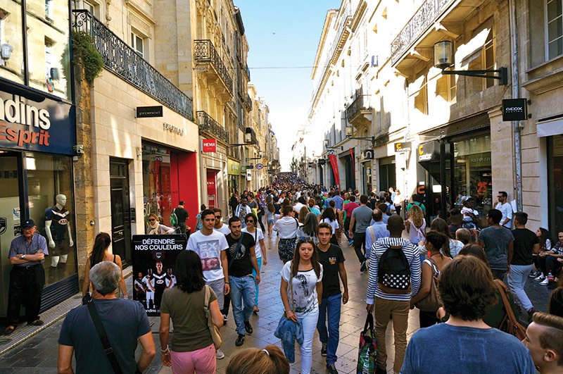 Rue-Sainte-Catherine---busiest-shopping-street-in-Bordeaux.jpg