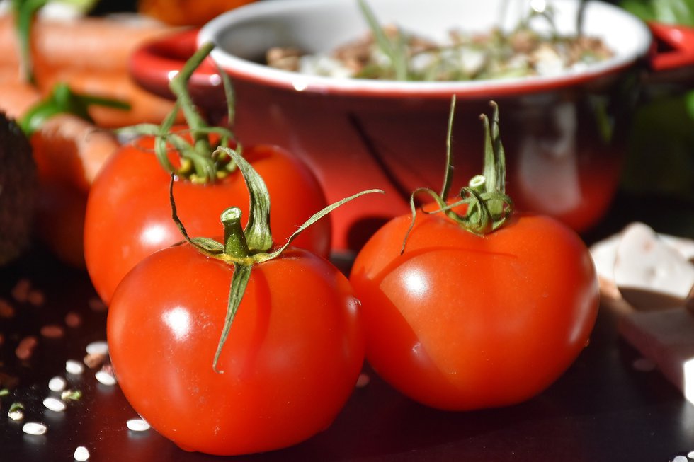 tomatoes-2103457_1920.jpg