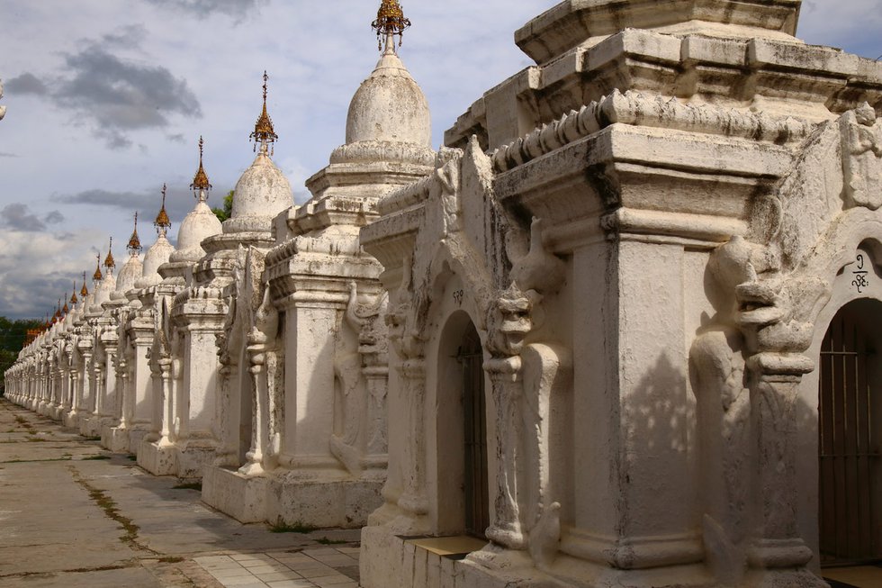 Pearsall_Myanmar_Mandalay_Kuthodaw-Pagoda_IMG_7190.jpg